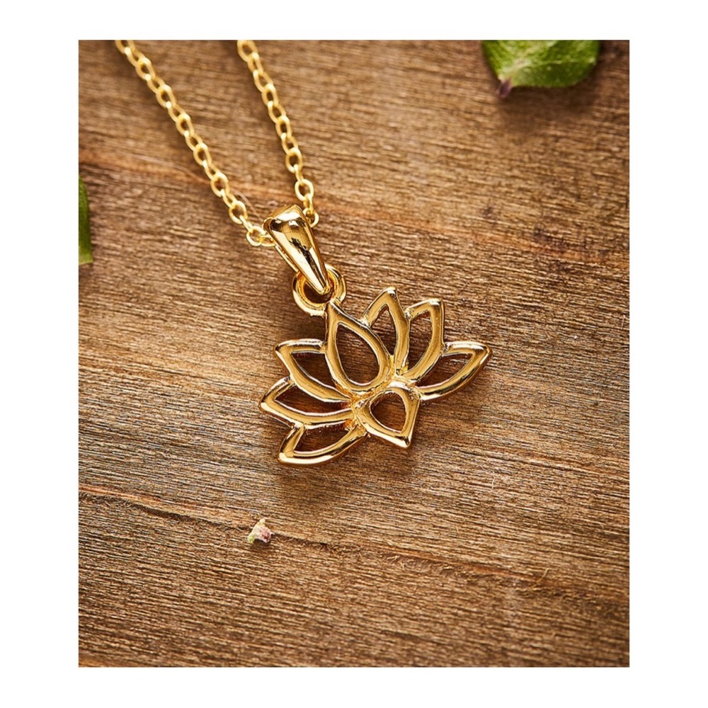 Vera & Co. | lotus flower necklace